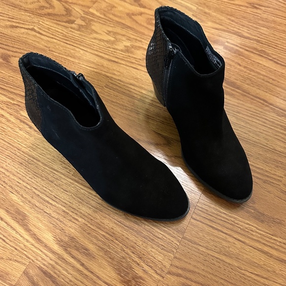 Vionic Black Orthotic Suede & Snake Ankle Boots Size 9 - Picture 10 of 12